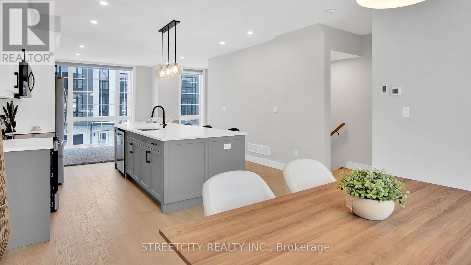 9 - 2500 MAIN STREET Image 4