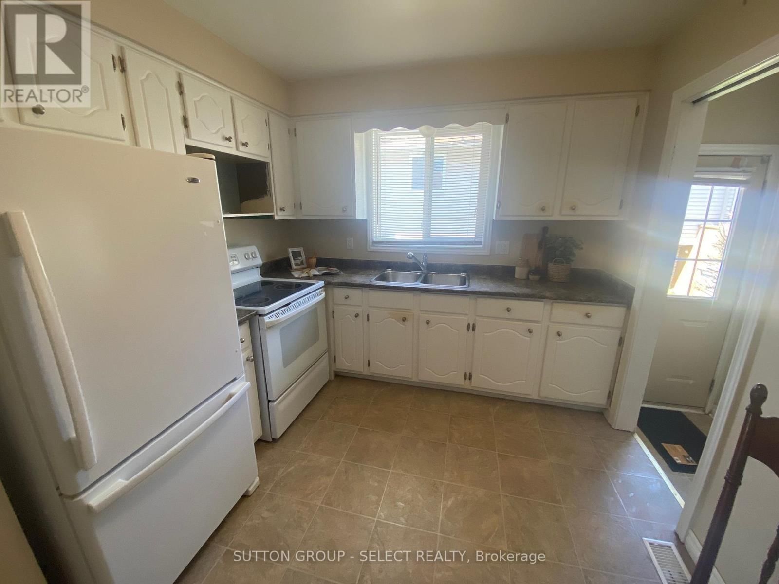 7 ARVA COURT Image 10