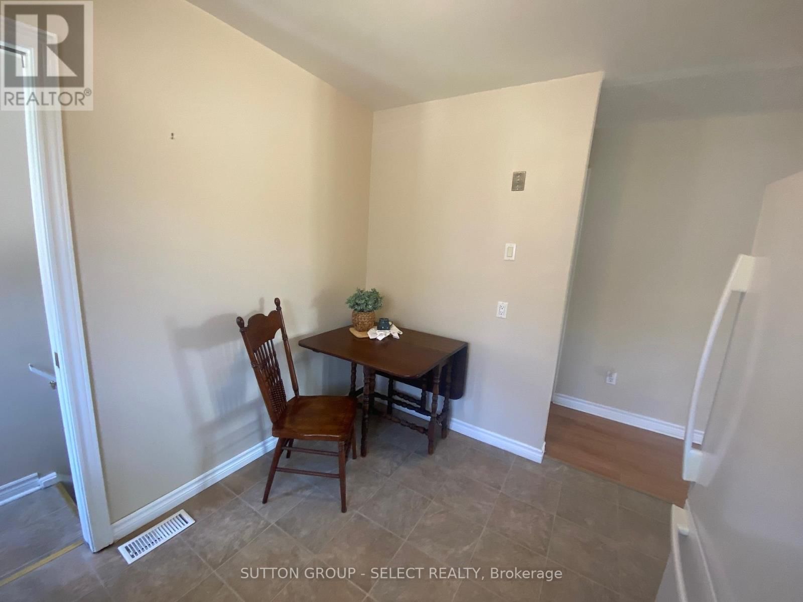 7 ARVA COURT Image 12