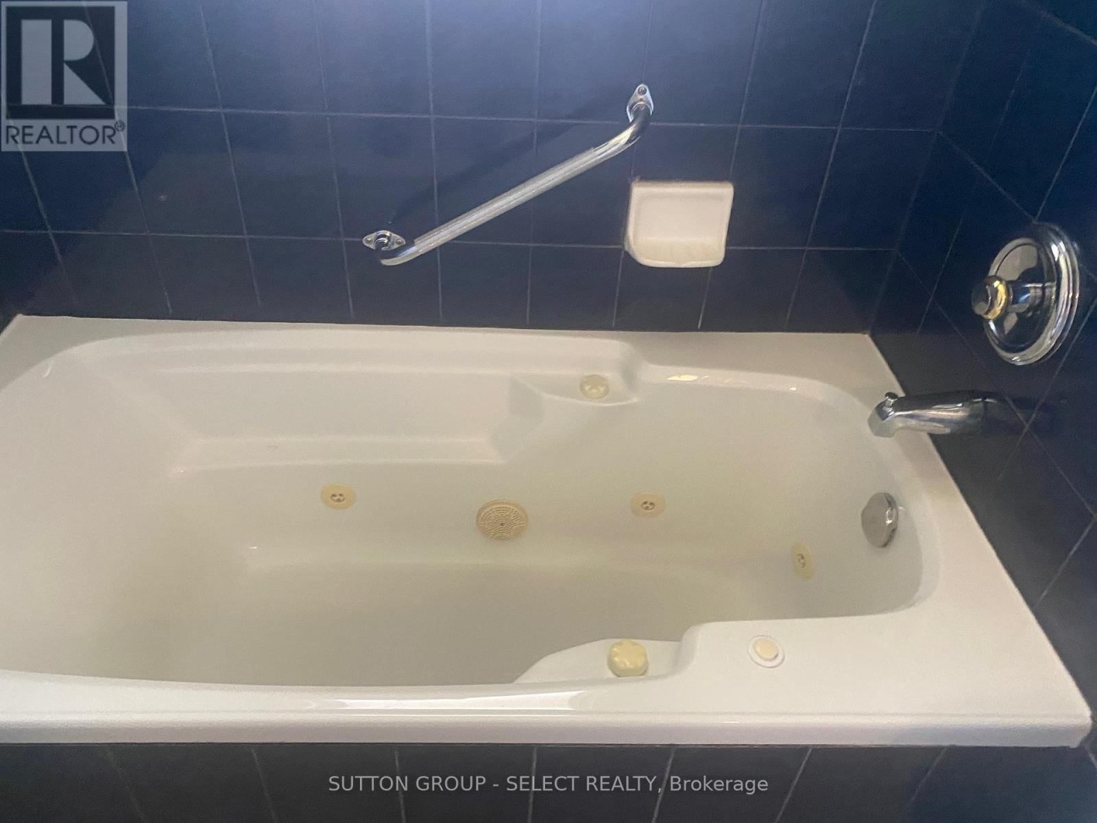 7 ARVA COURT Image 15