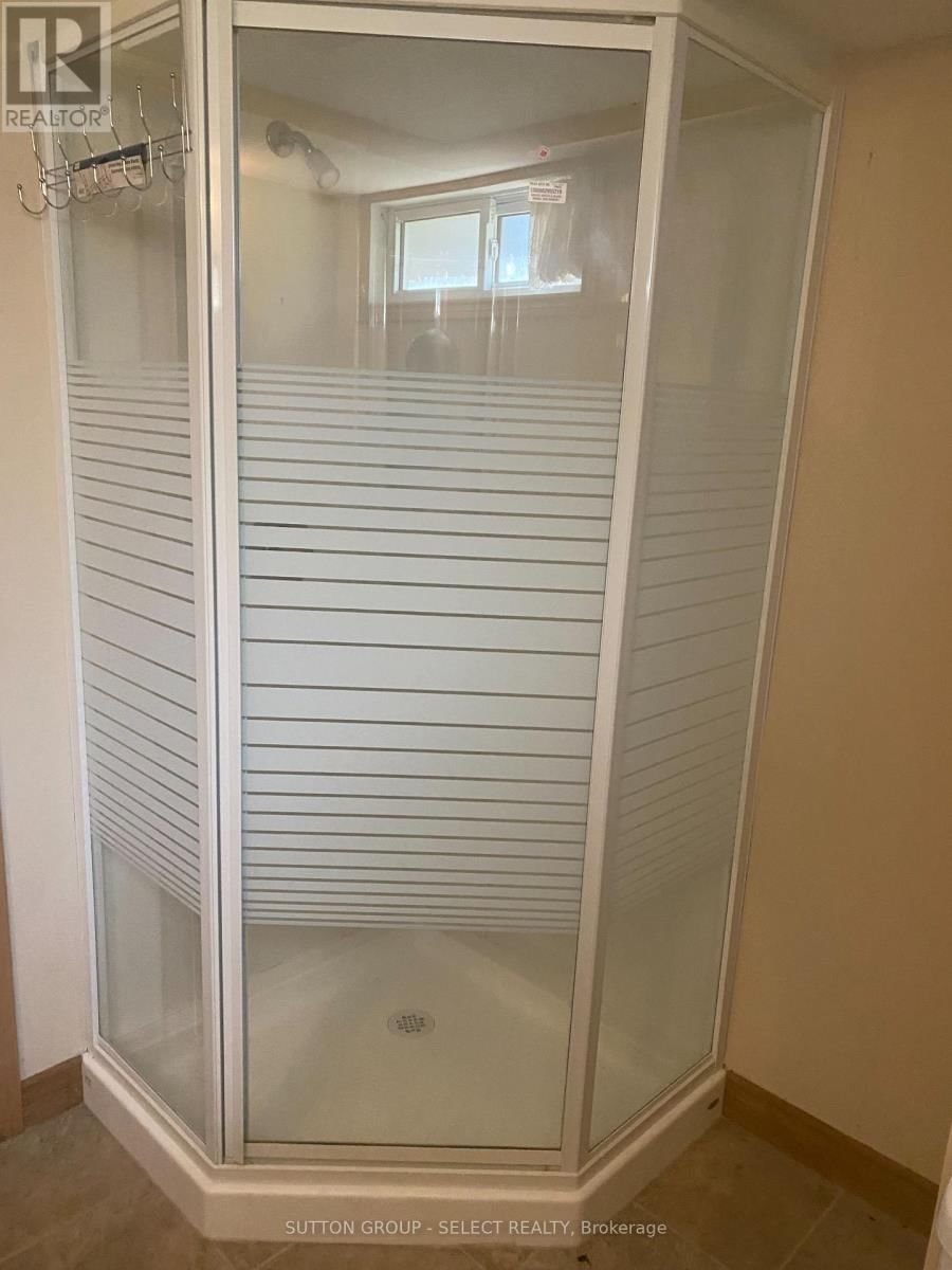 7 ARVA COURT Image 26