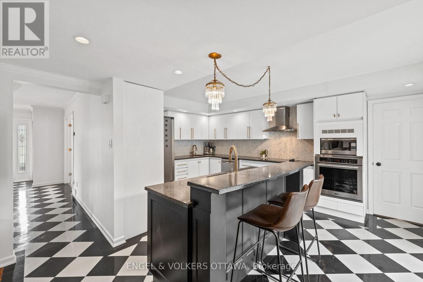 1 ERINLEA COURT Image 10