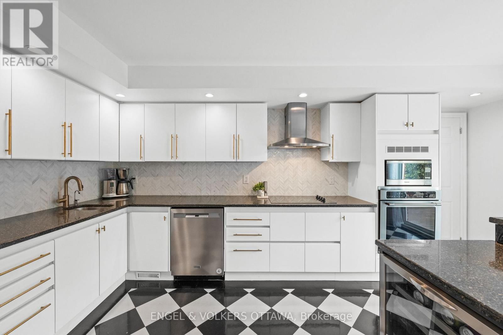 1 ERINLEA COURT Image 11