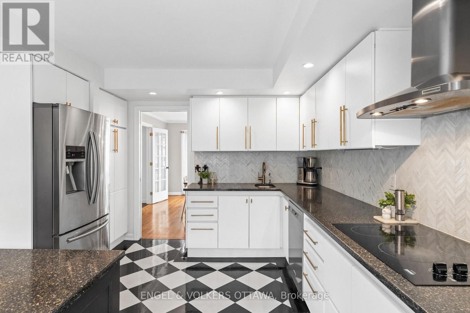 1 ERINLEA COURT Image 12