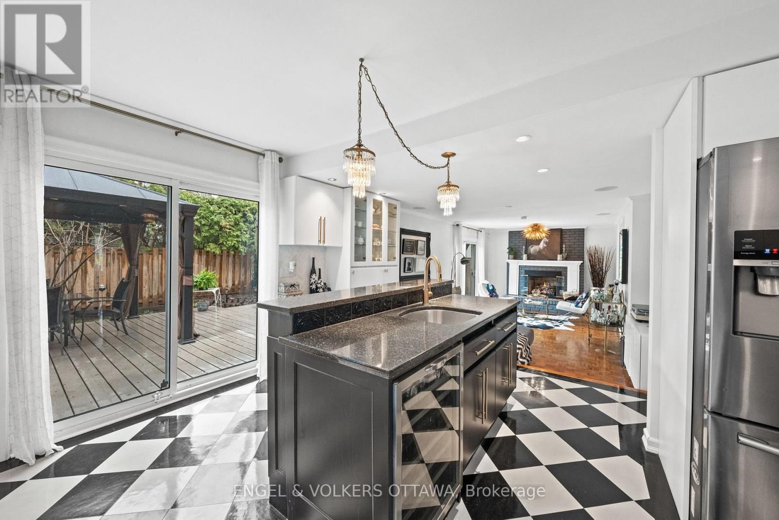 1 ERINLEA COURT Image 13