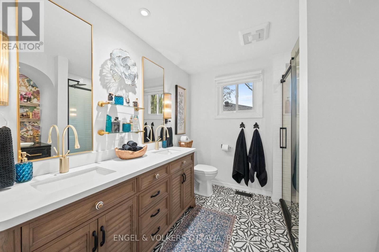 1 ERINLEA COURT Image 21