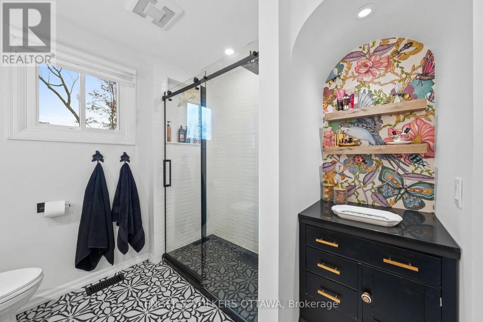 1 ERINLEA COURT Image 22