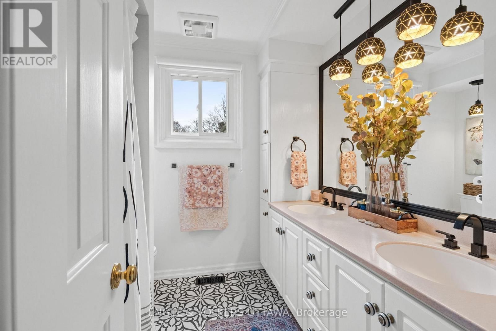 1 ERINLEA COURT Image 29