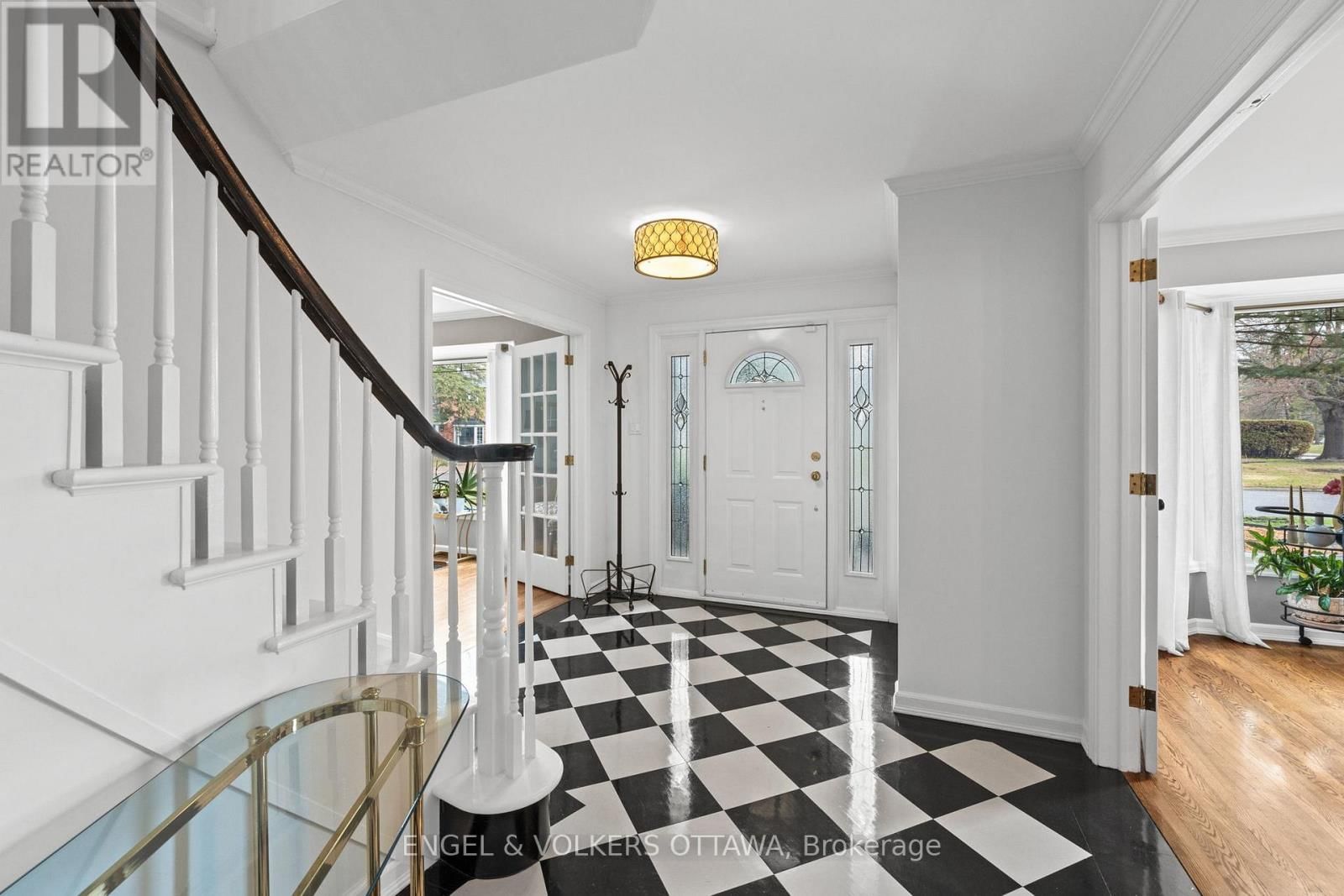 1 ERINLEA COURT Image 3