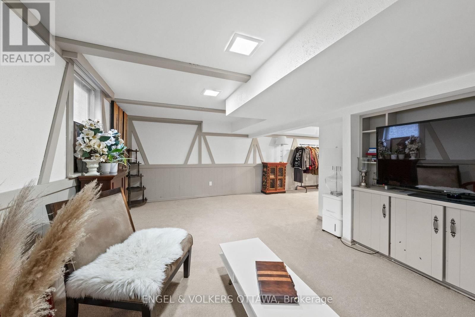 1 ERINLEA COURT Image 31