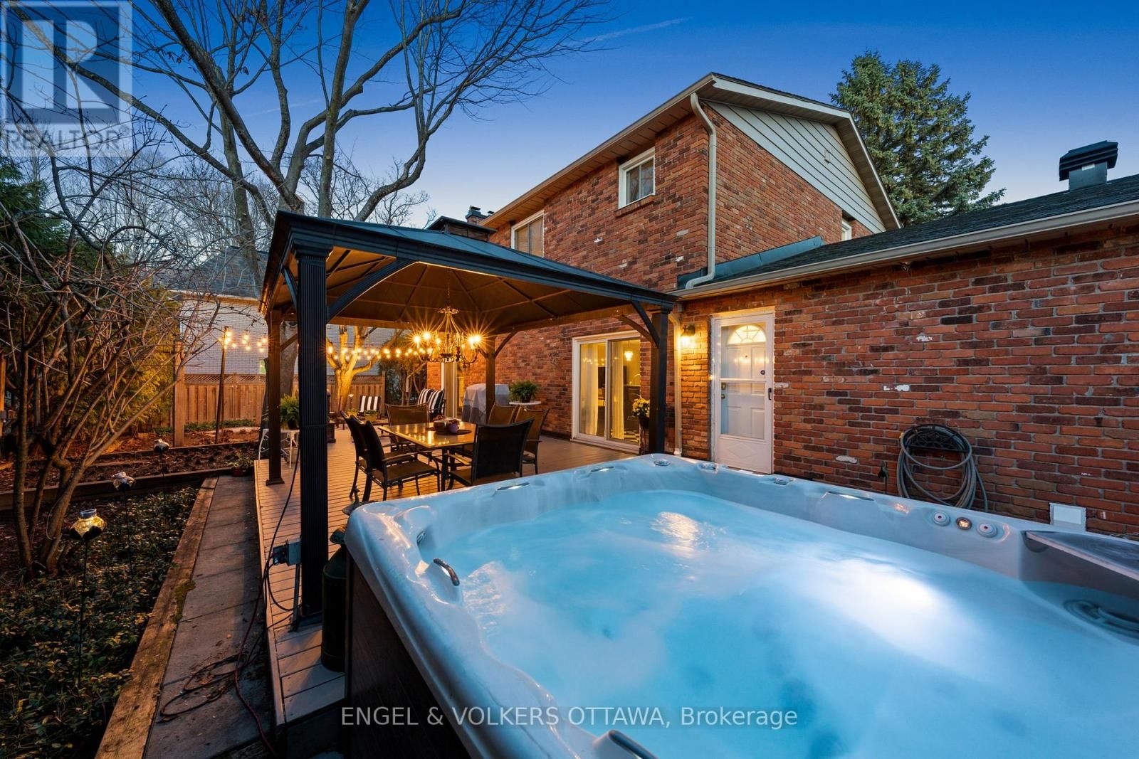 1 ERINLEA COURT Image 32