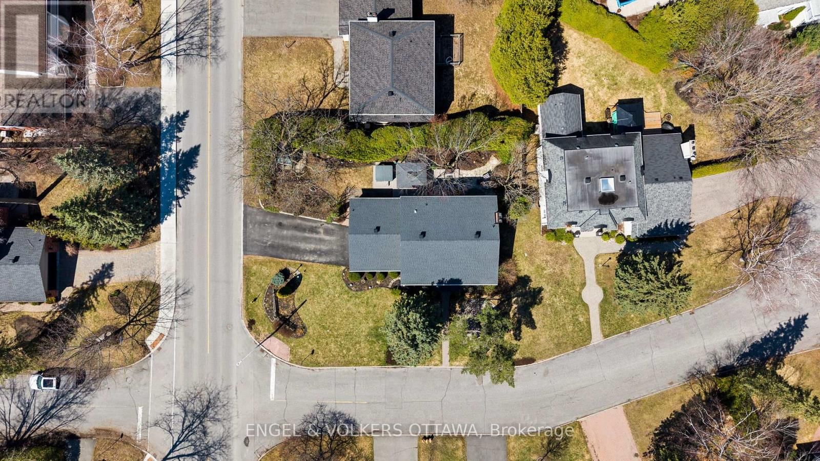 1 ERINLEA COURT Image 38