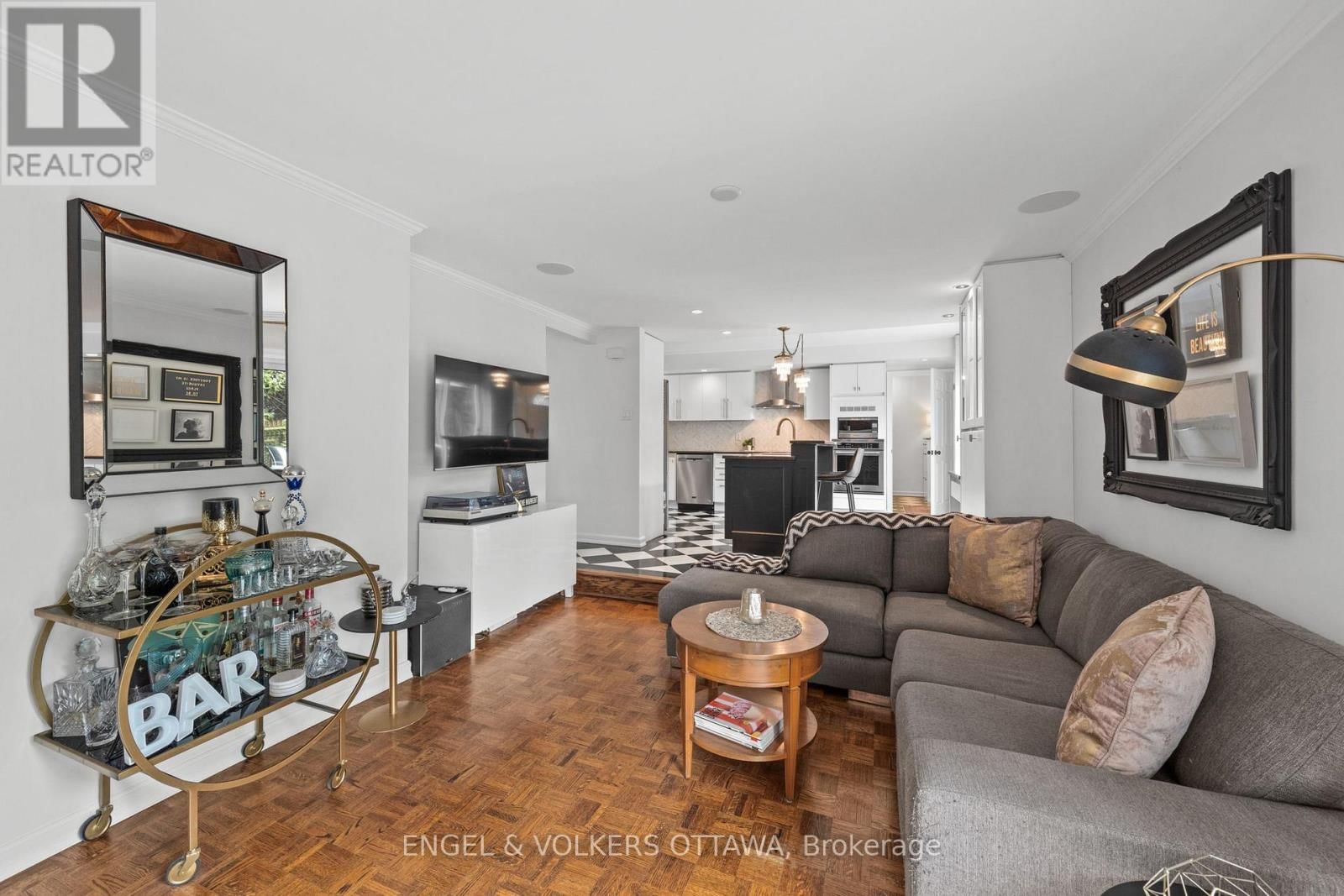 1 ERINLEA COURT Image 9