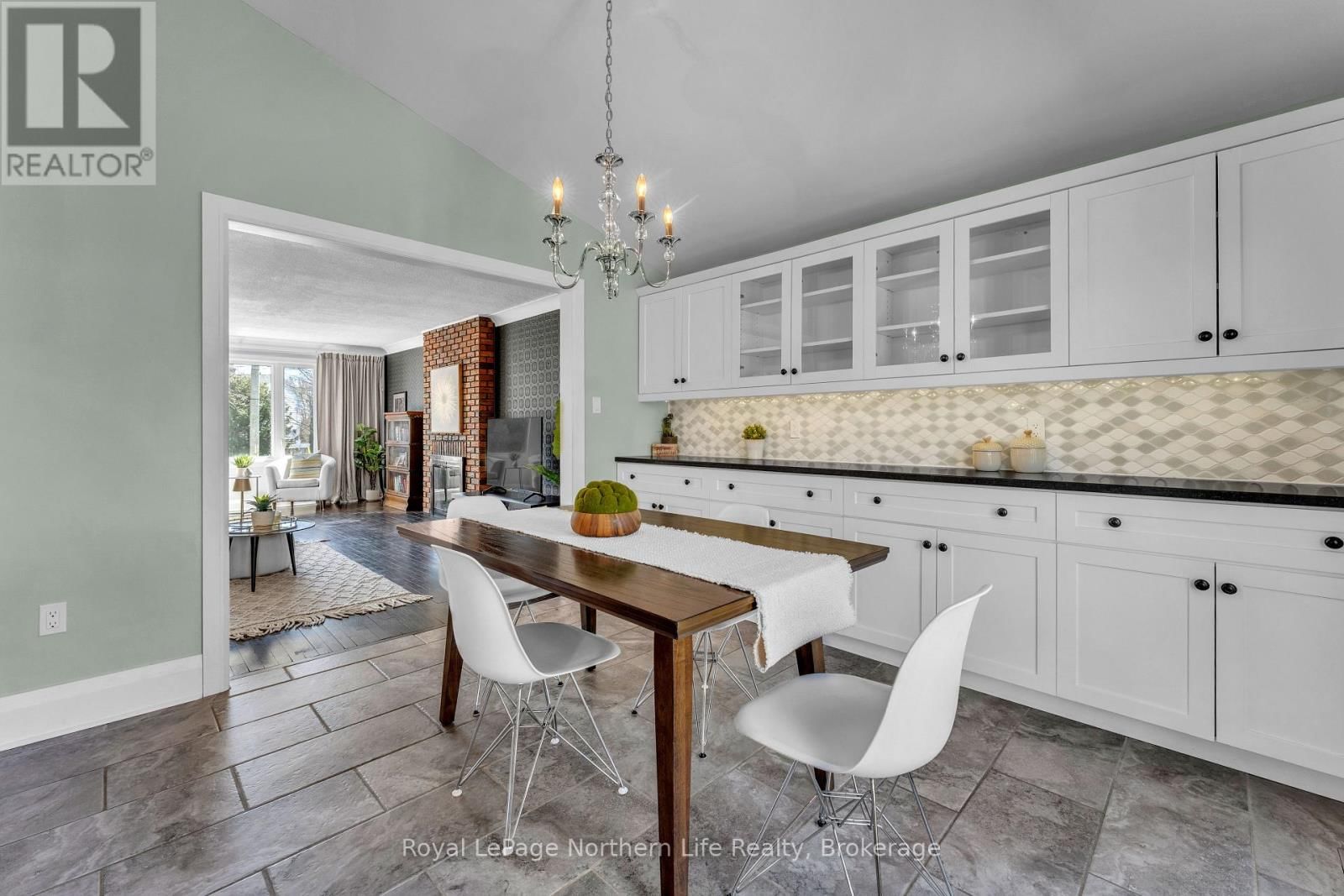 724 BLOEM STREET Image 11