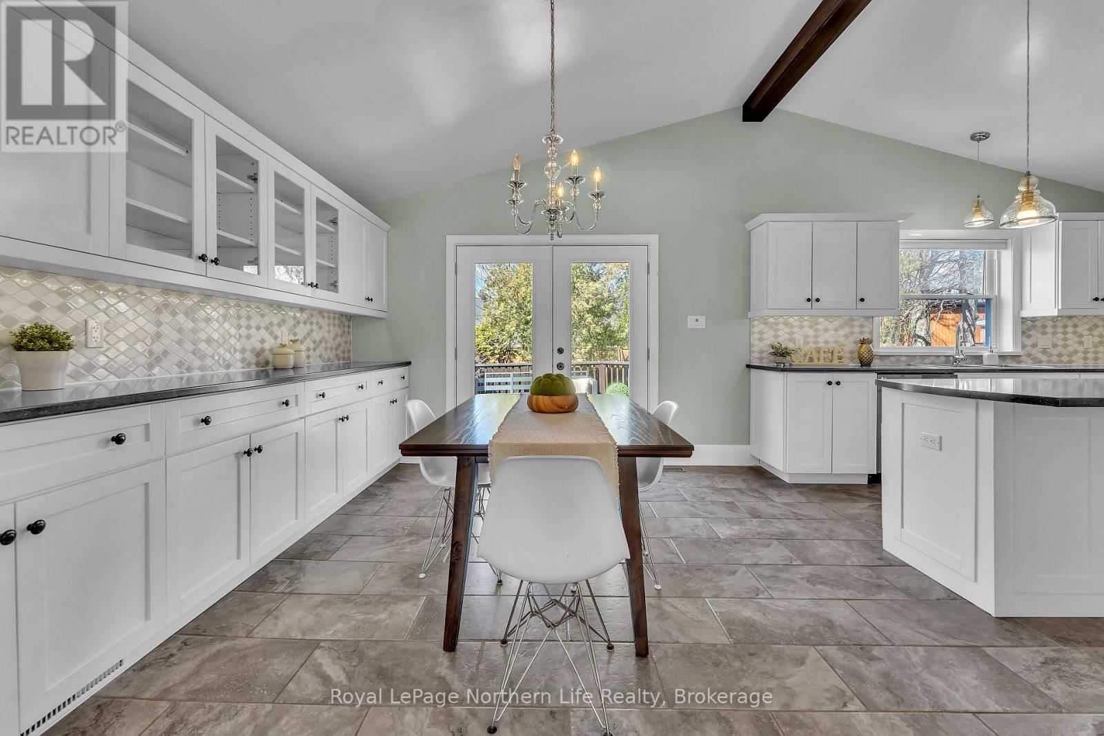 724 BLOEM STREET Image 12