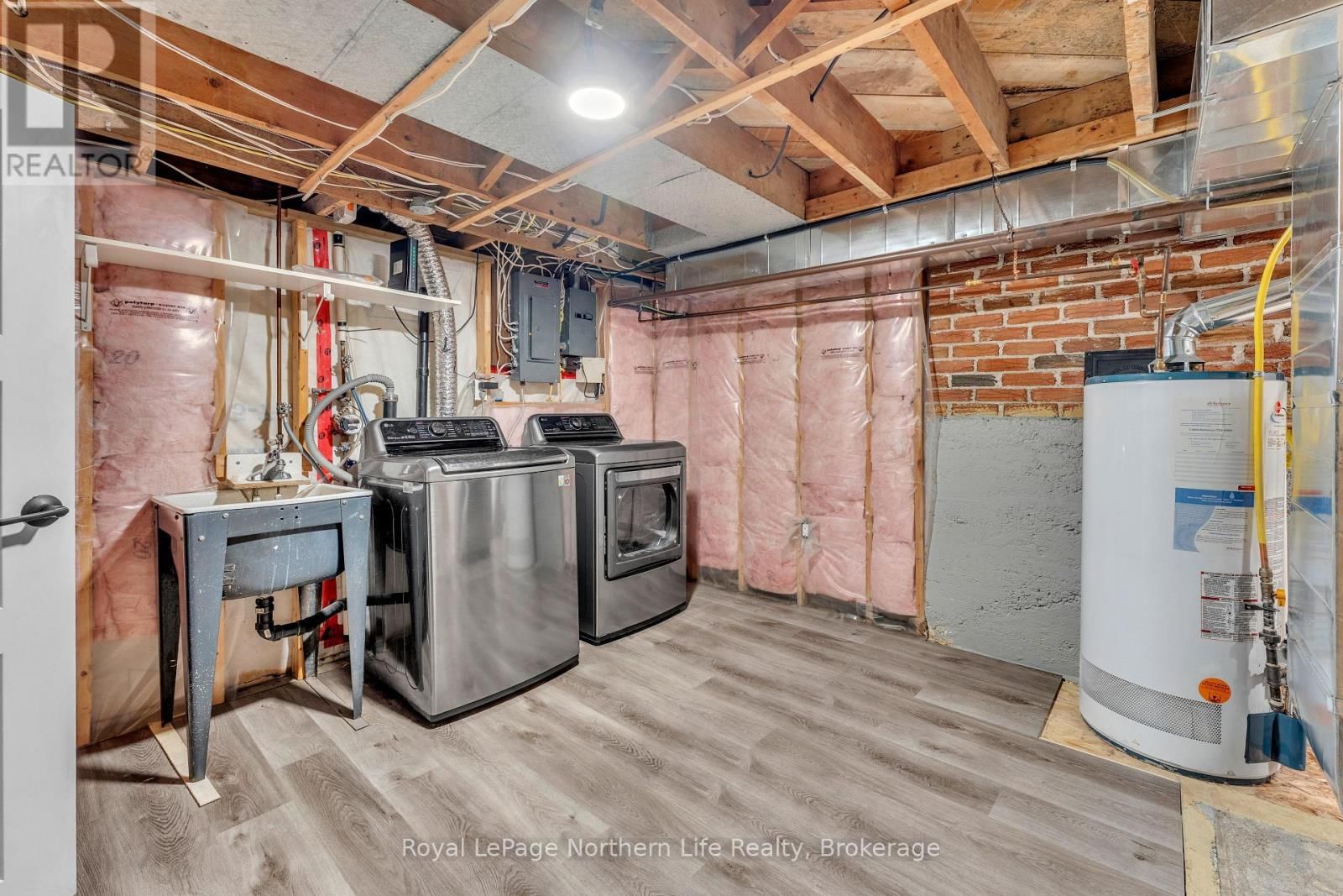 724 BLOEM STREET Image 29