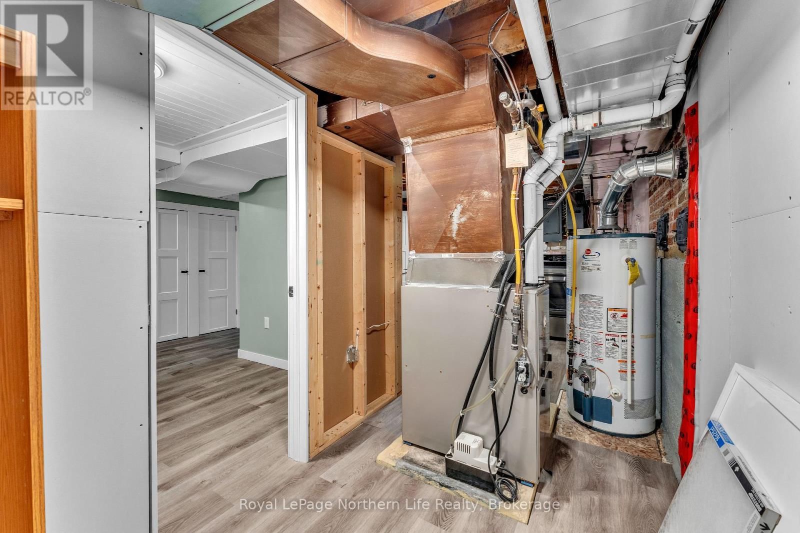 724 BLOEM STREET Image 32