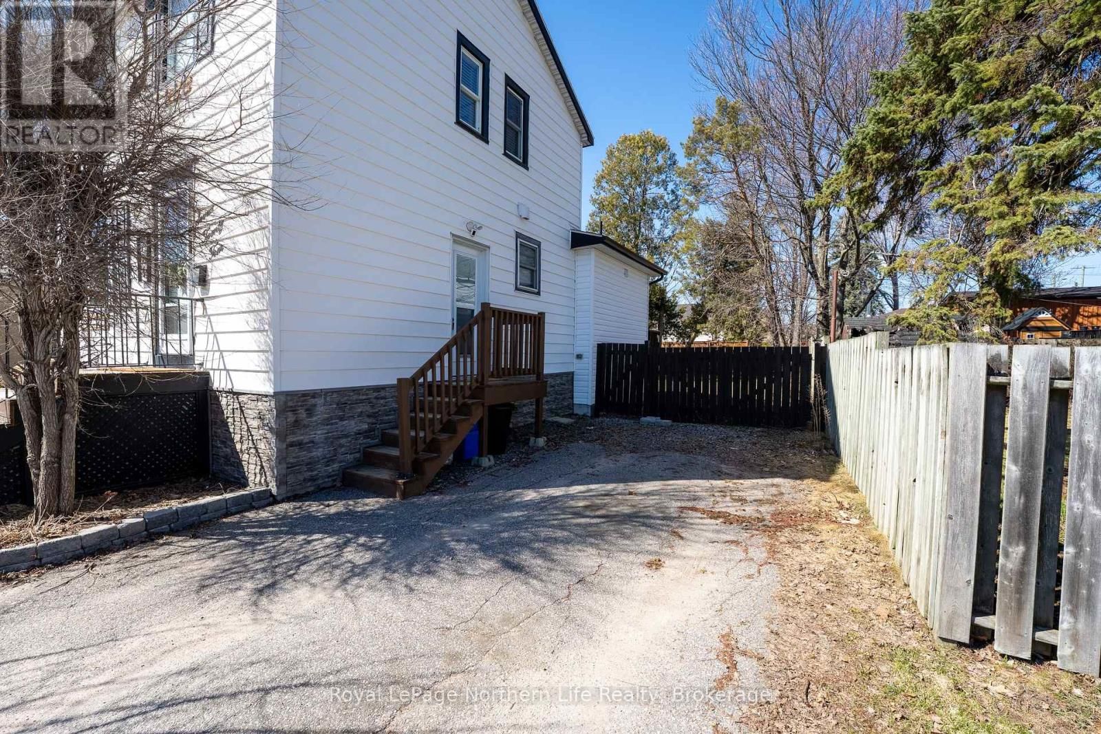 724 BLOEM STREET Image 36