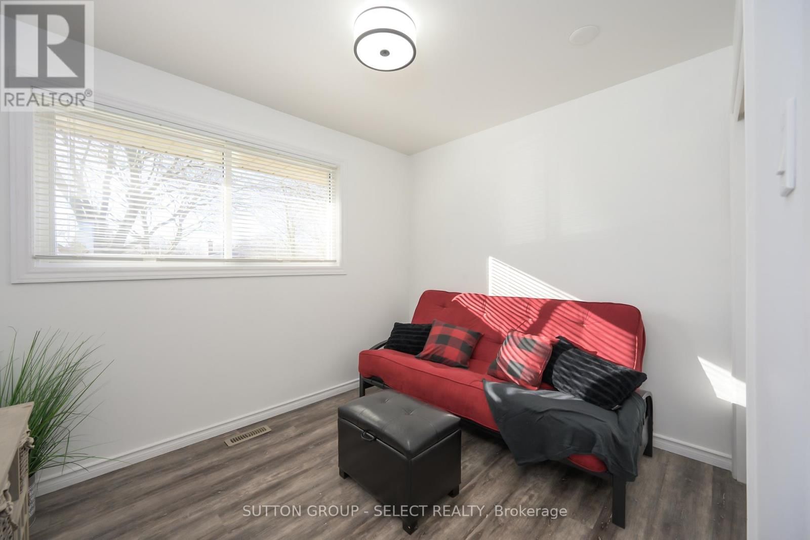 47 APONI CRESCENT Image 11