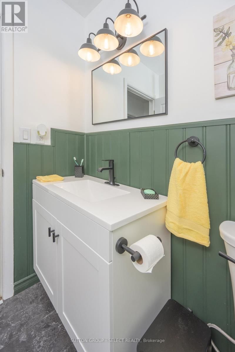 47 APONI CRESCENT Image 19