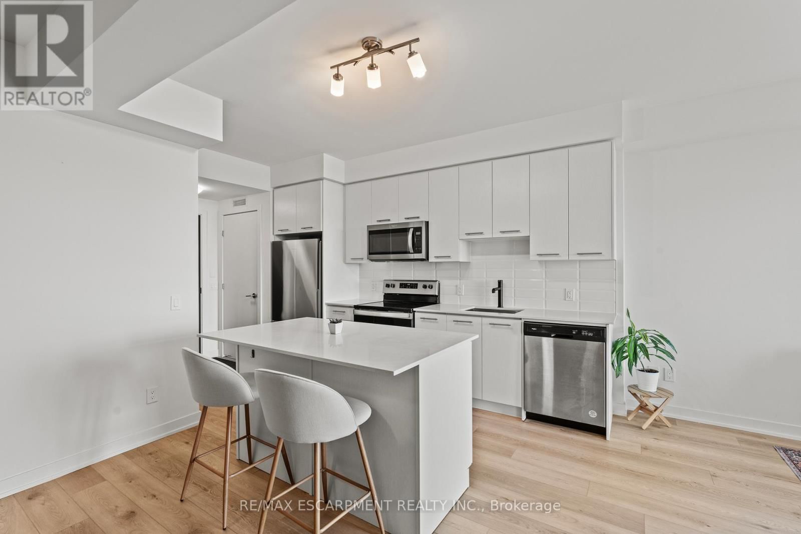 1110 - 385 WINSTON ROAD Image 4