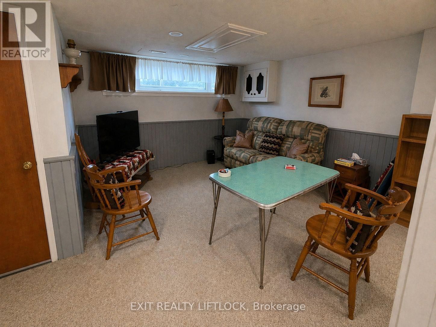 1024 ESTATES ROAD Image 10