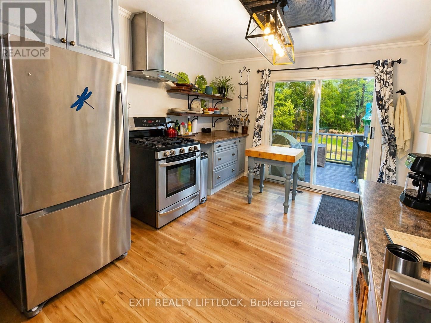 1024 ESTATES ROAD Image 3