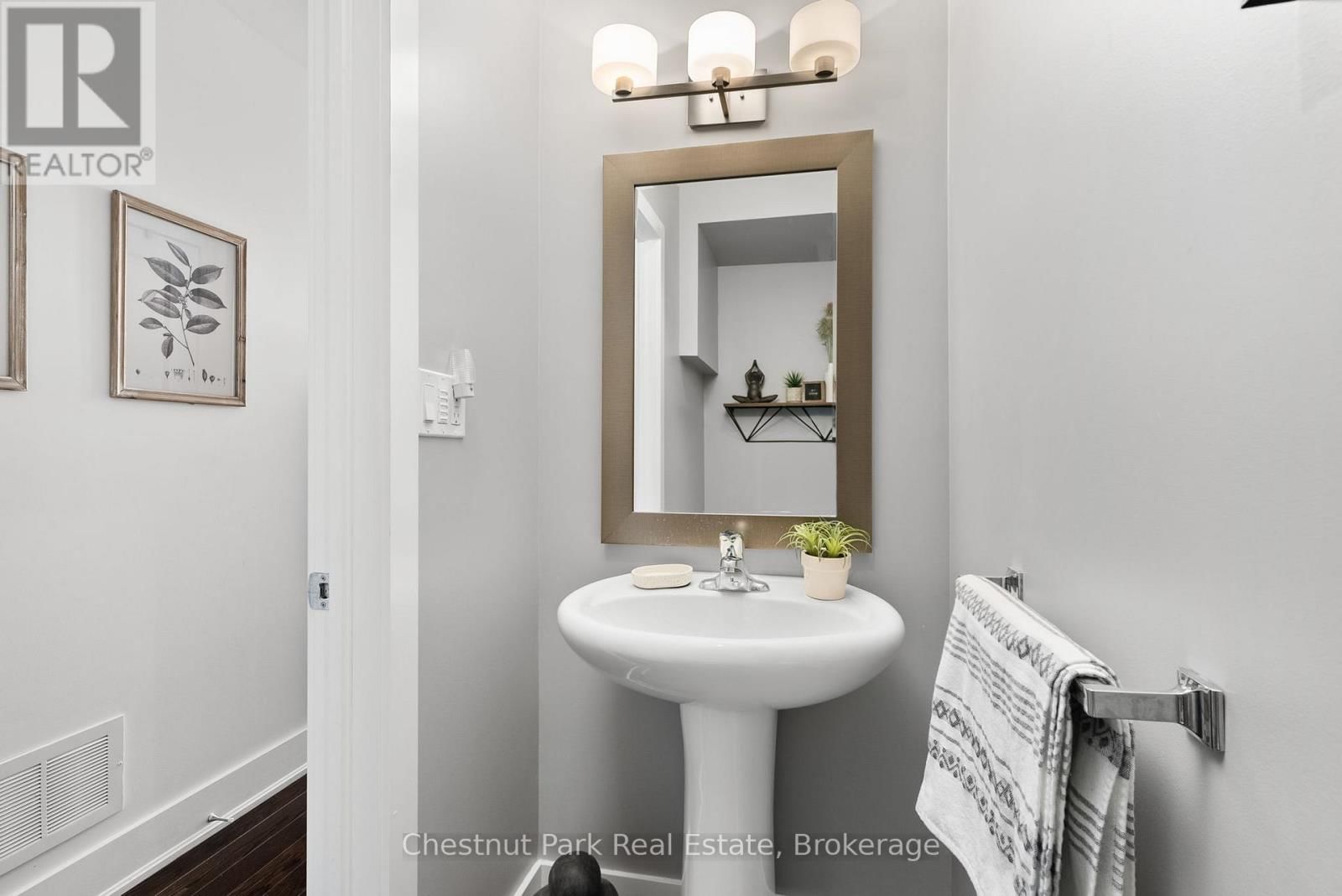 20 CARRICK TRAIL Image 28