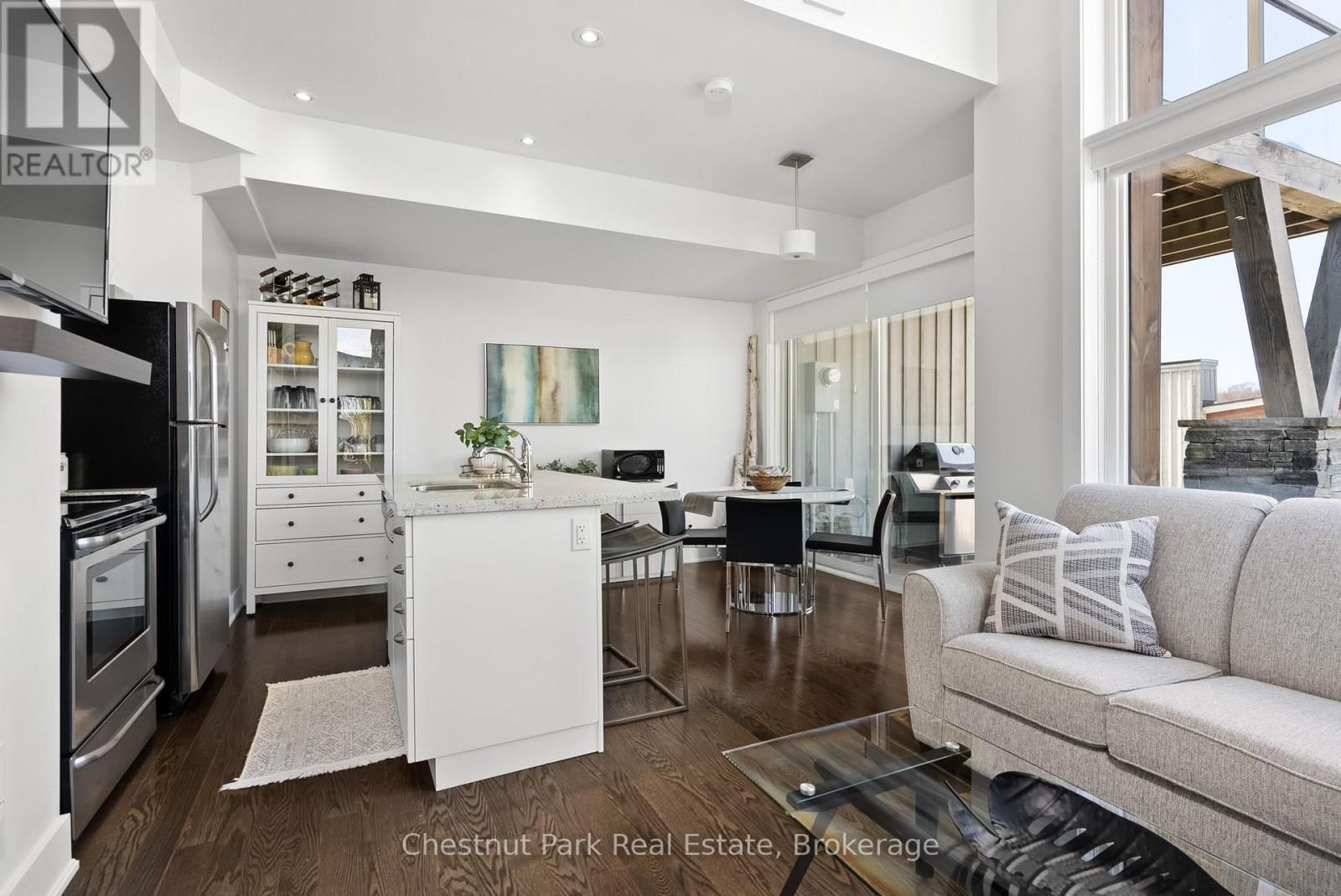 20 CARRICK TRAIL Image 9