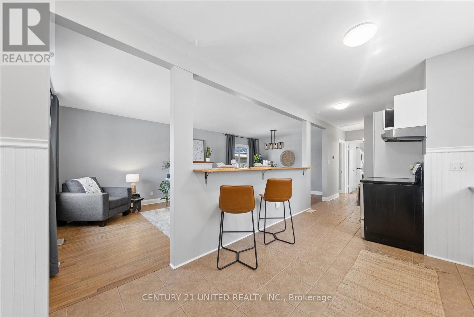 758 BETHUNE STREET Image 12