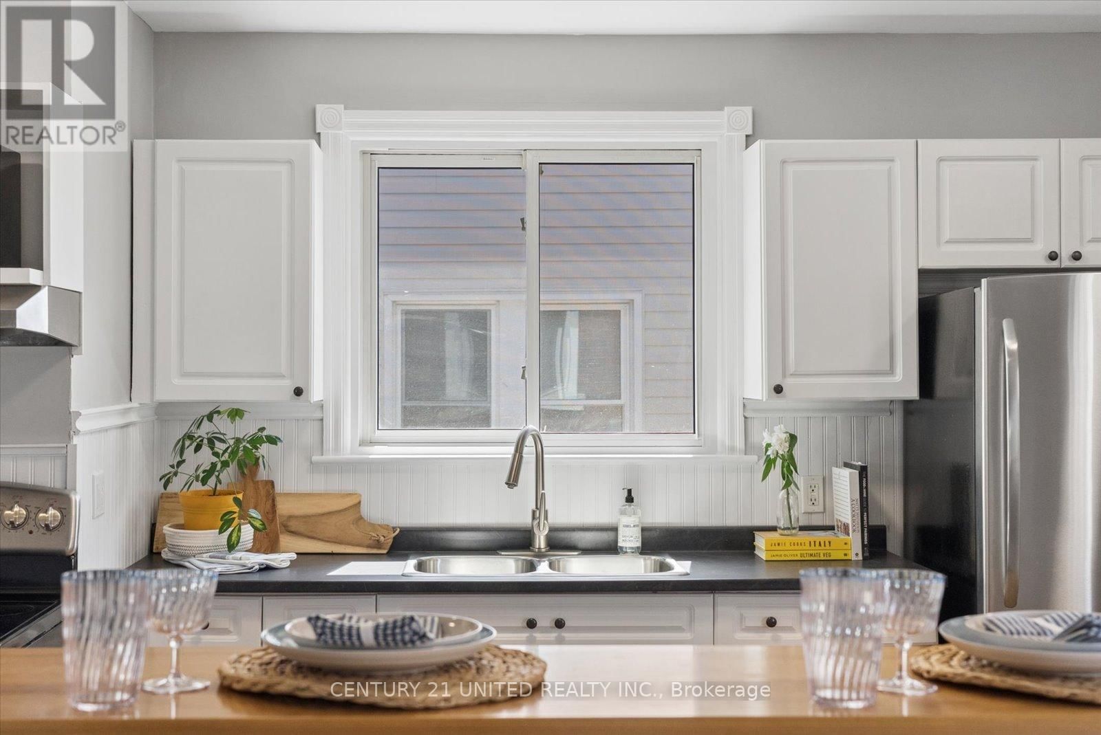 758 BETHUNE STREET Image 14