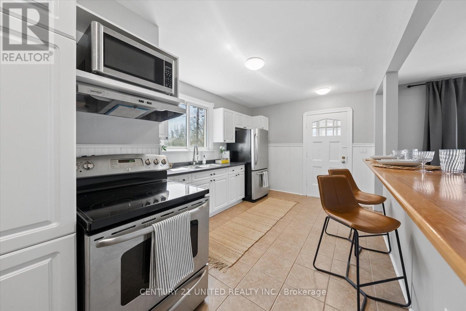 758 BETHUNE STREET Image 15