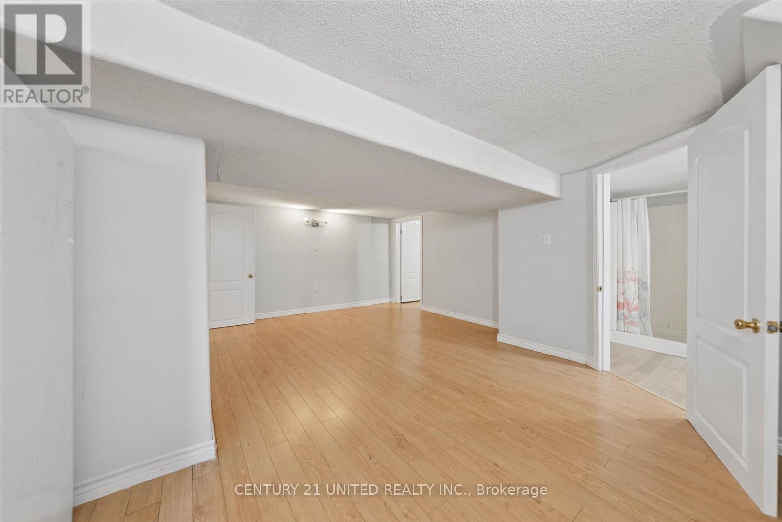 758 BETHUNE STREET Image 25