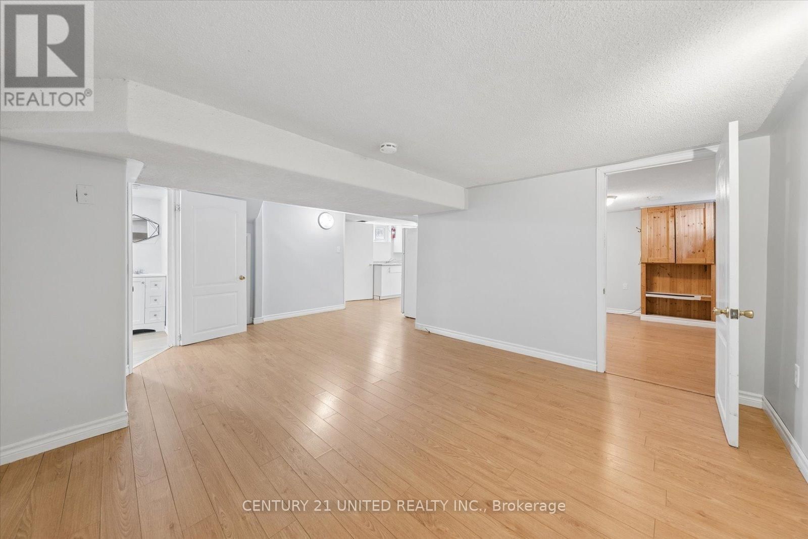 758 BETHUNE STREET Image 26