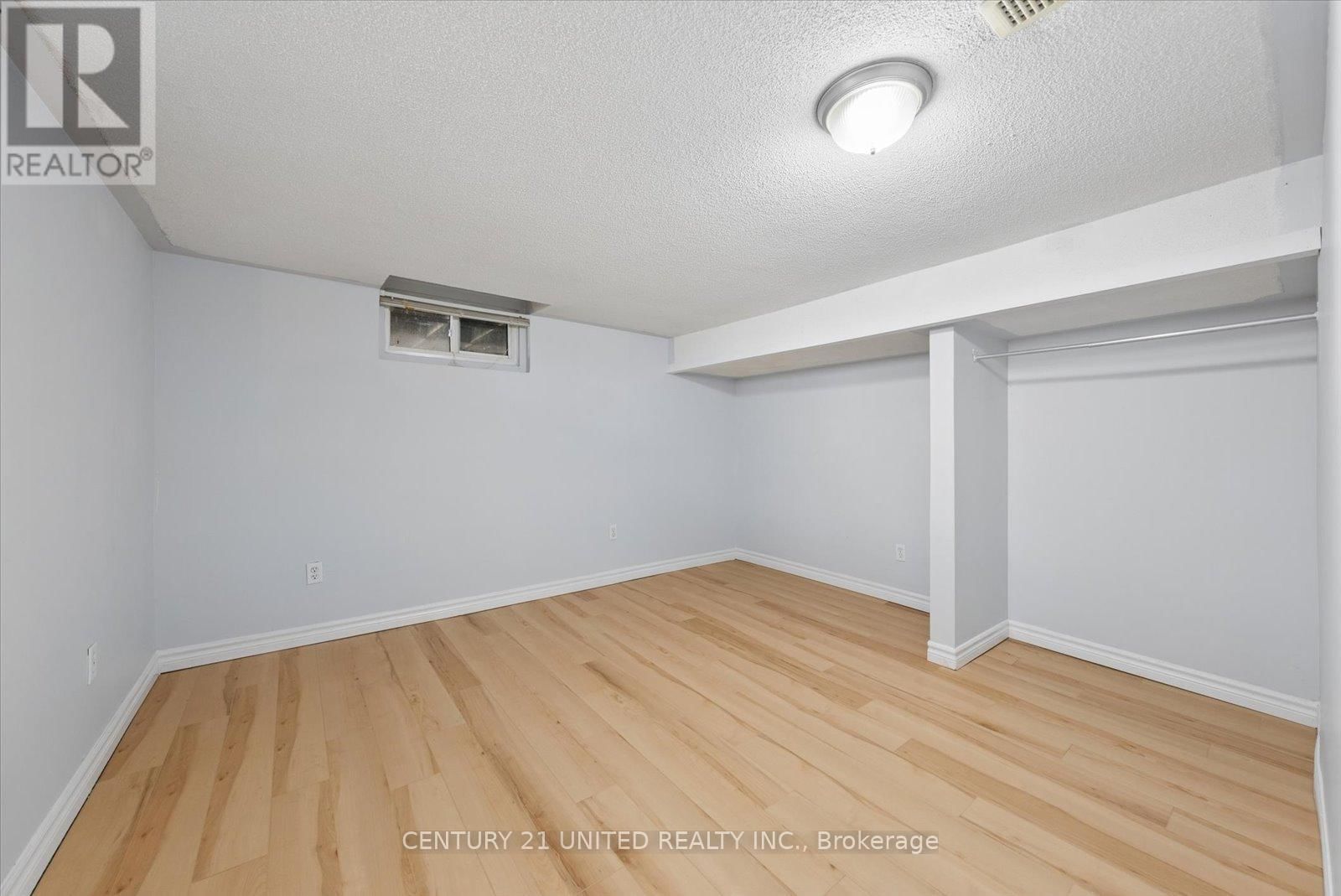 758 BETHUNE STREET Image 27