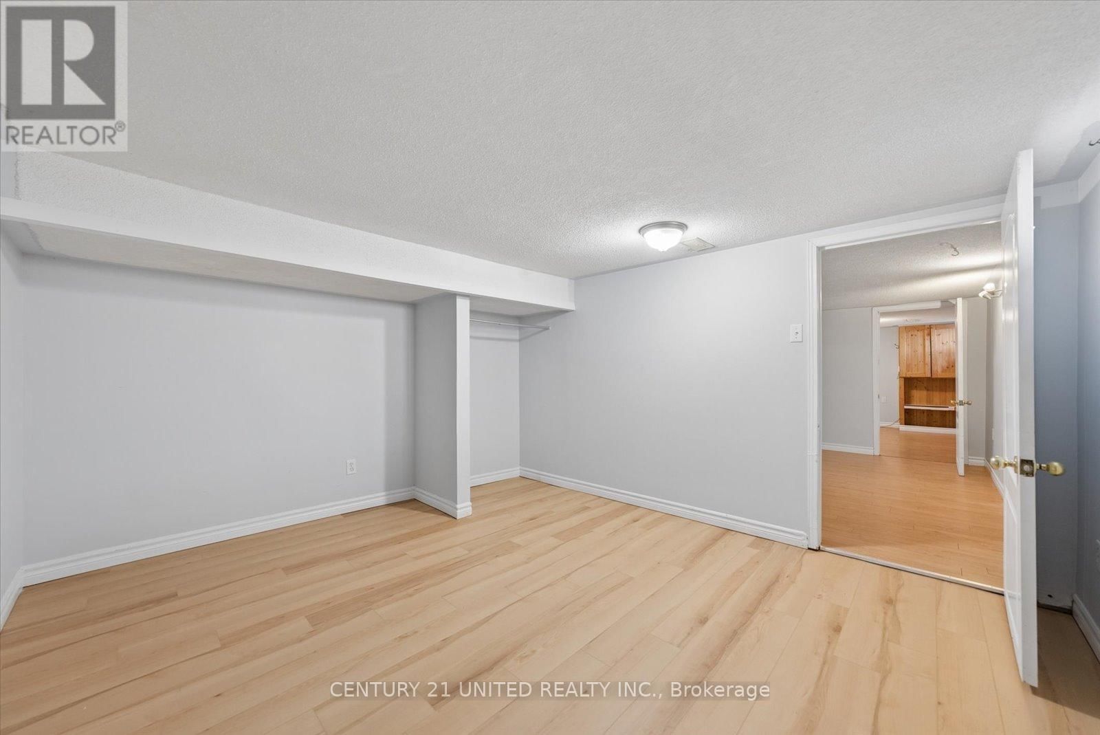 758 BETHUNE STREET Image 28