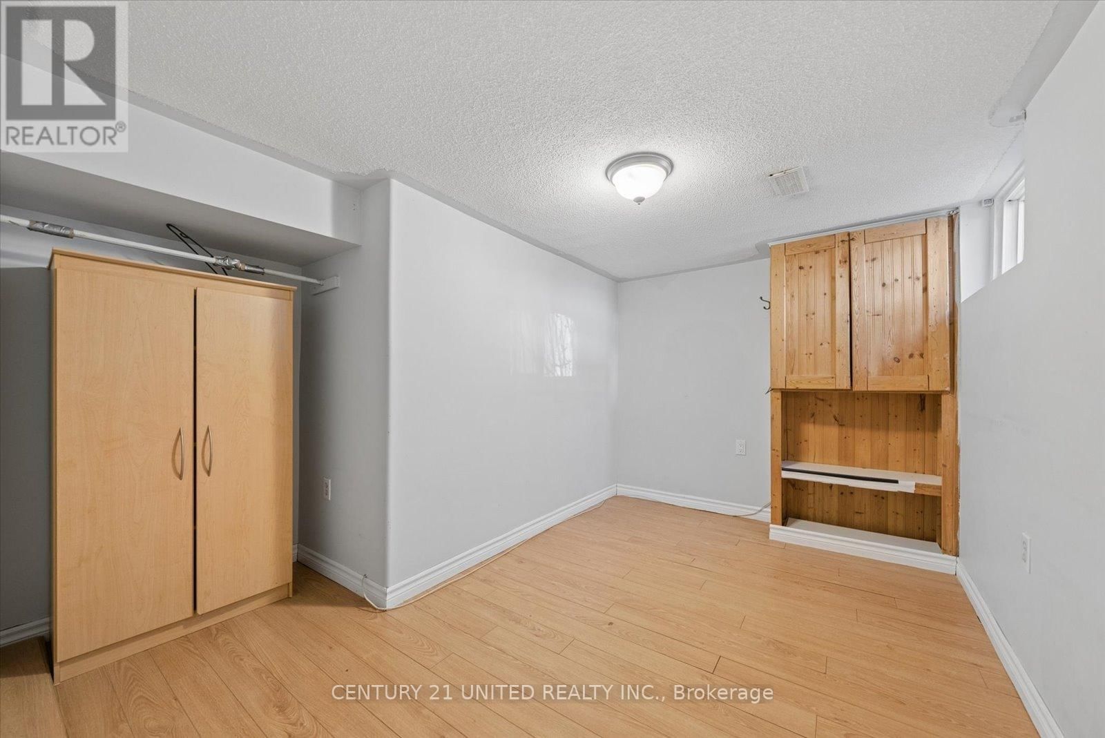 758 BETHUNE STREET Image 29