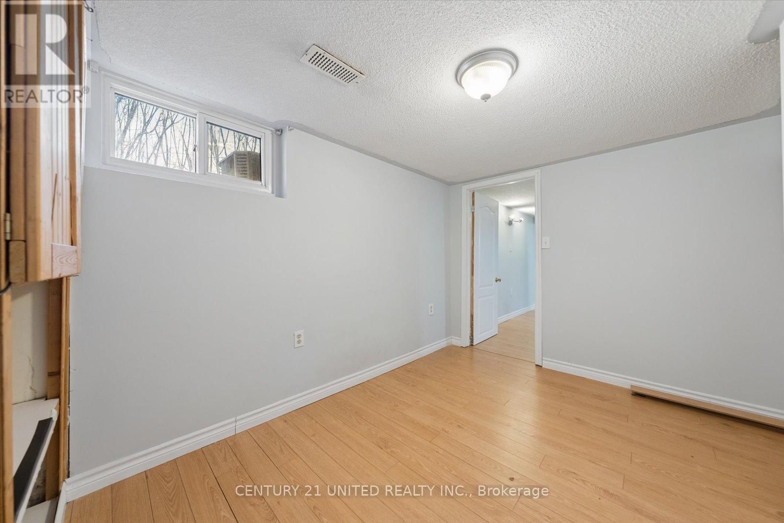 758 BETHUNE STREET Image 30