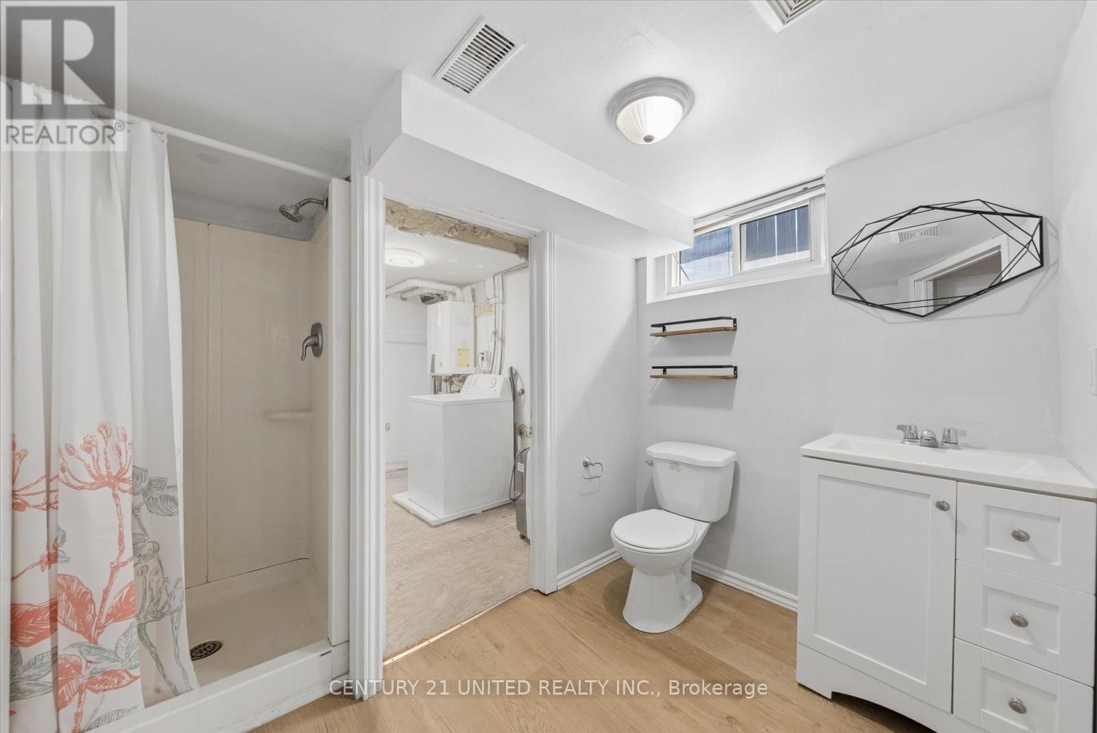 758 BETHUNE STREET Image 31