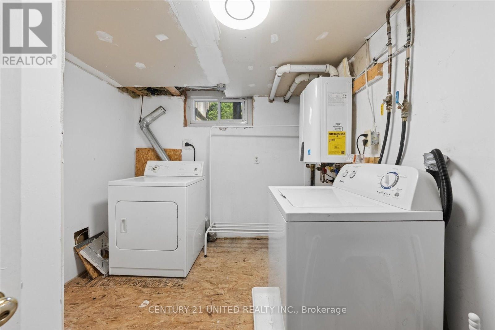 758 BETHUNE STREET Image 32