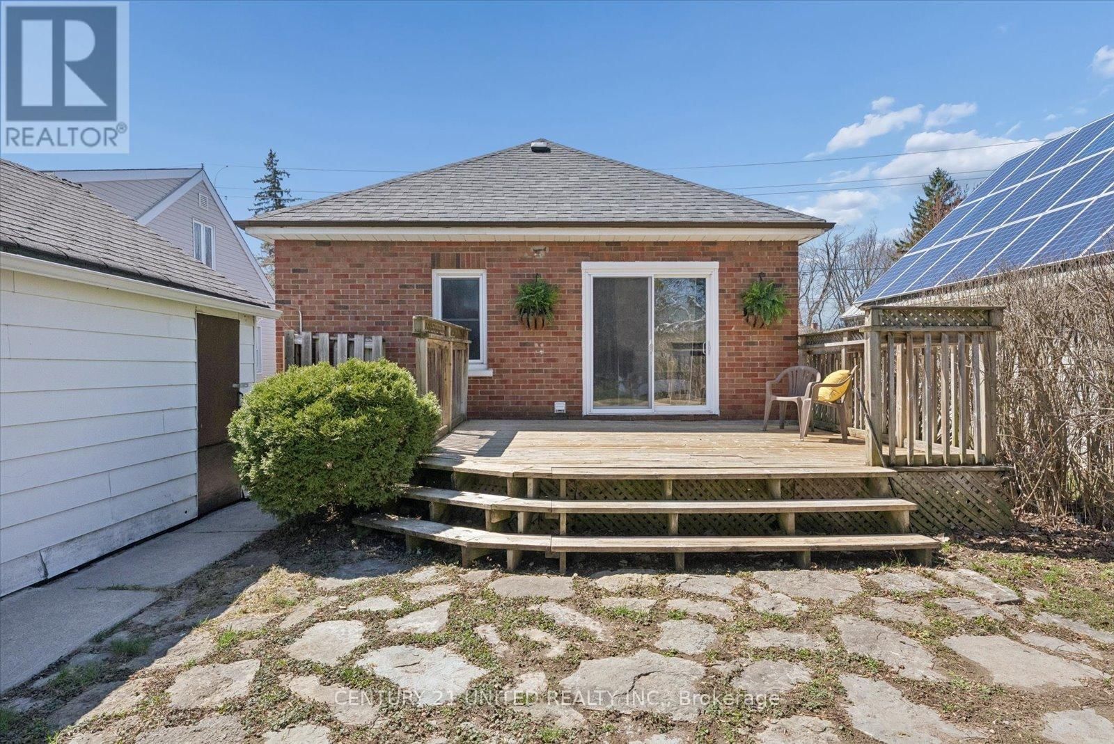 758 BETHUNE STREET Image 35