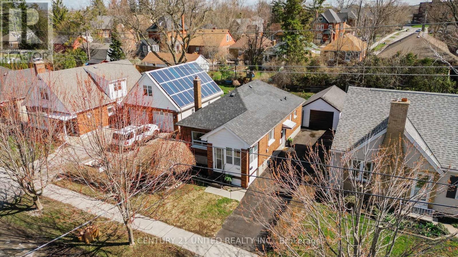 758 BETHUNE STREET Image 36