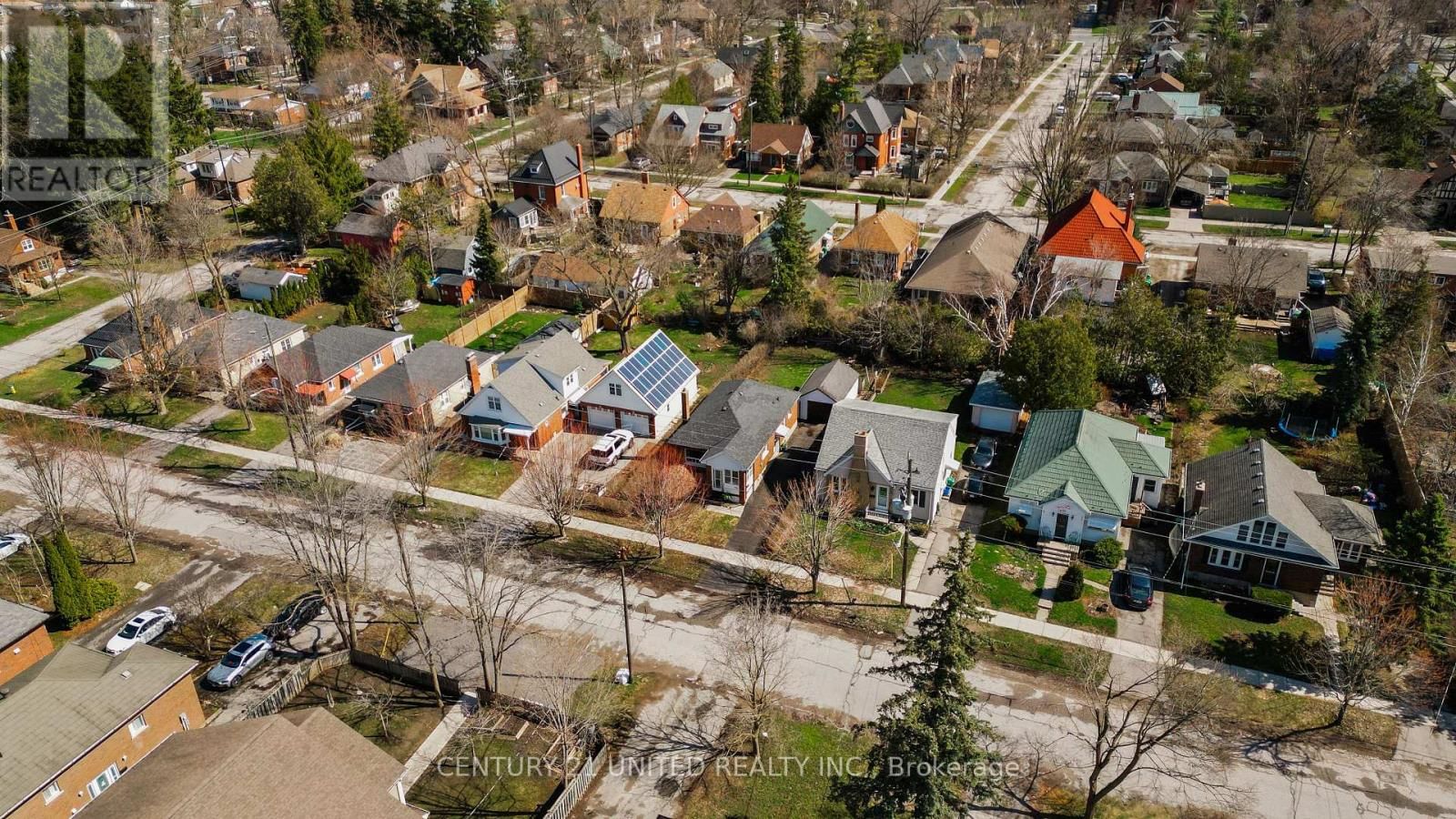 758 BETHUNE STREET Image 37