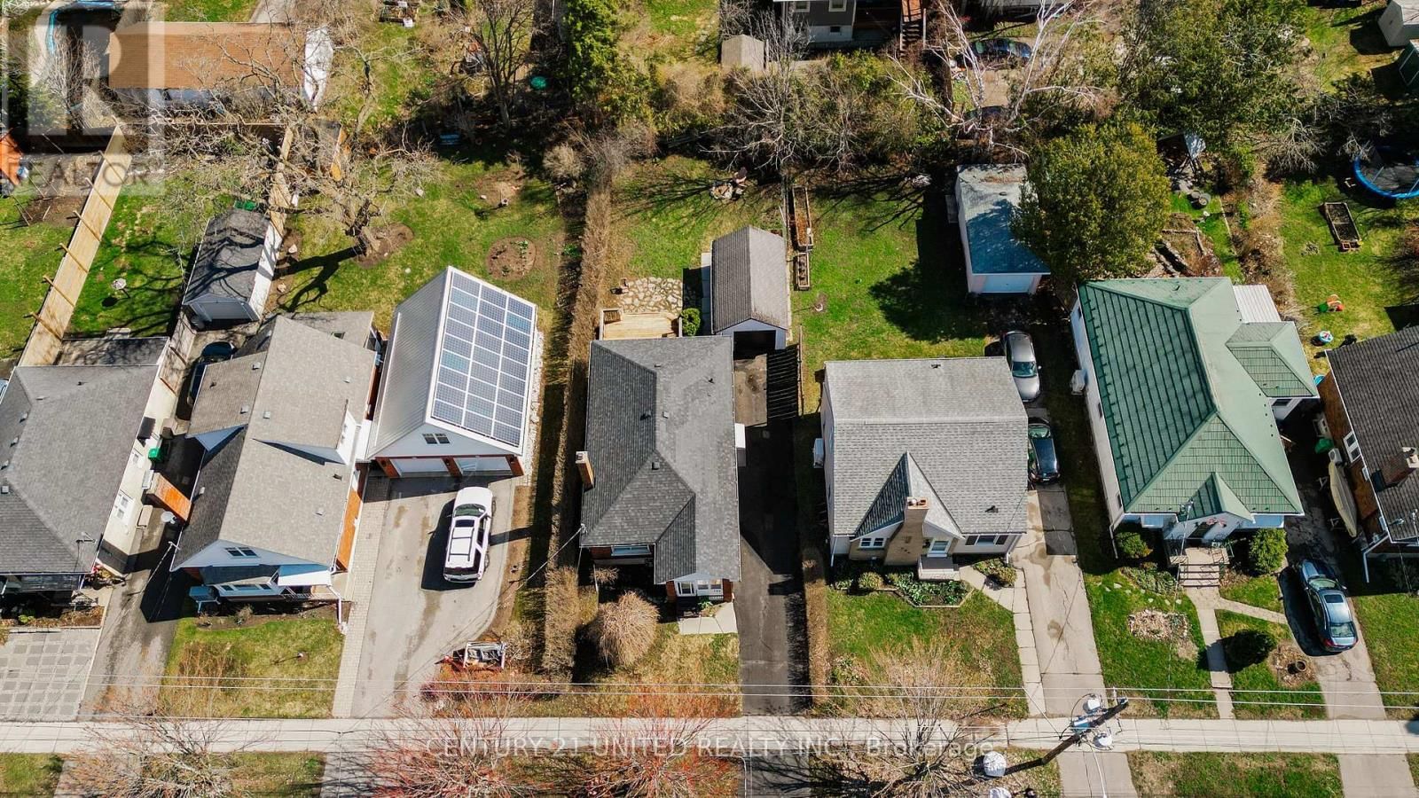 758 BETHUNE STREET Image 38