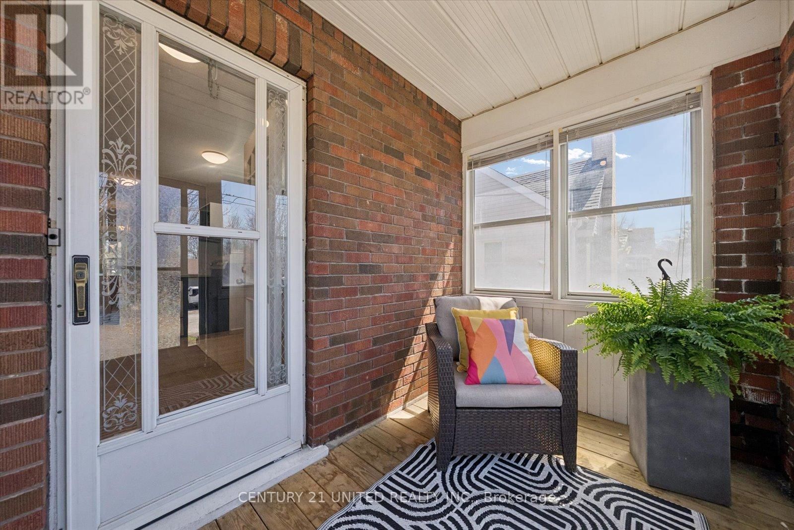 758 BETHUNE STREET Image 4