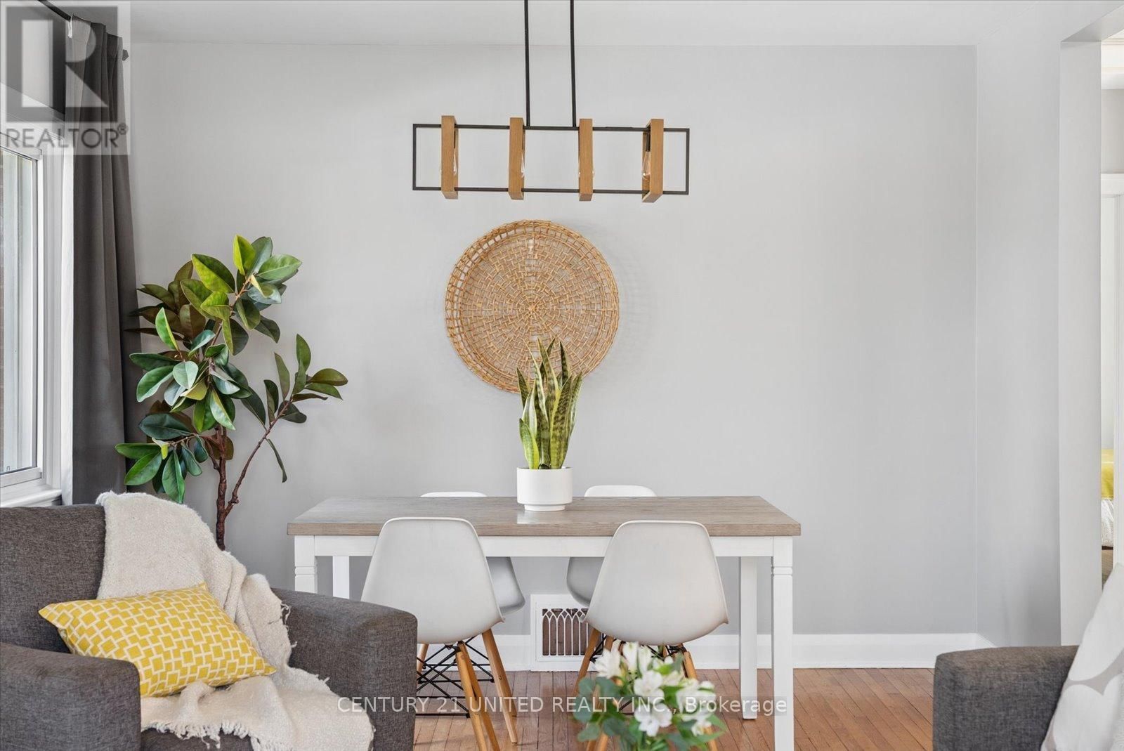 758 BETHUNE STREET Image 9