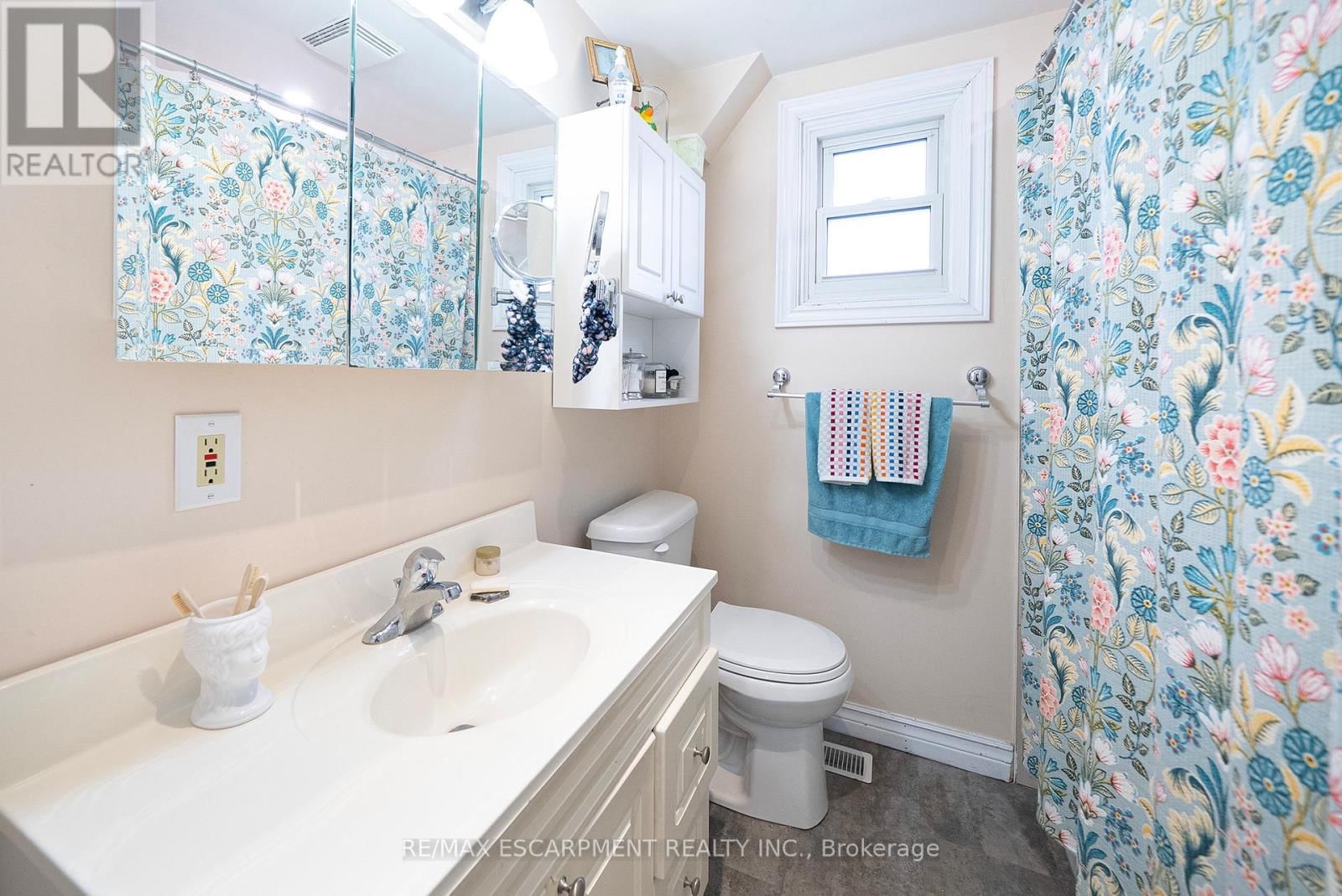 142 GRAND RIVER STREET NORTH Image 12