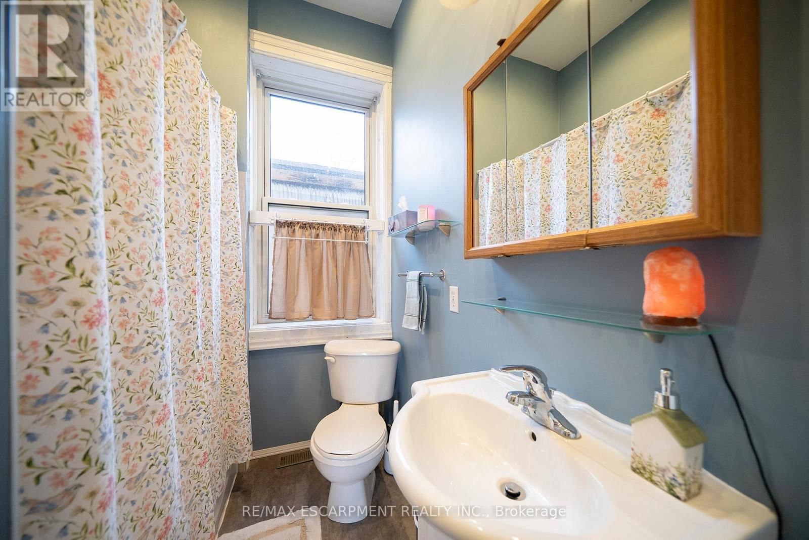 142 GRAND RIVER STREET NORTH Image 19