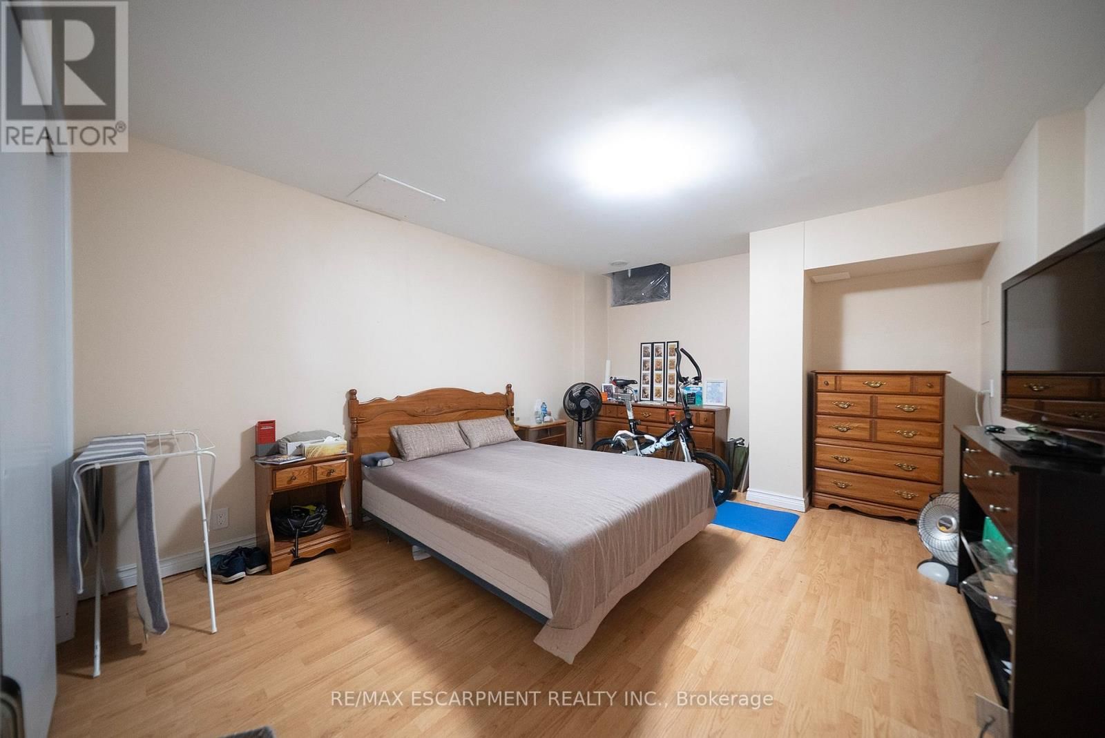 142 GRAND RIVER STREET NORTH Image 28