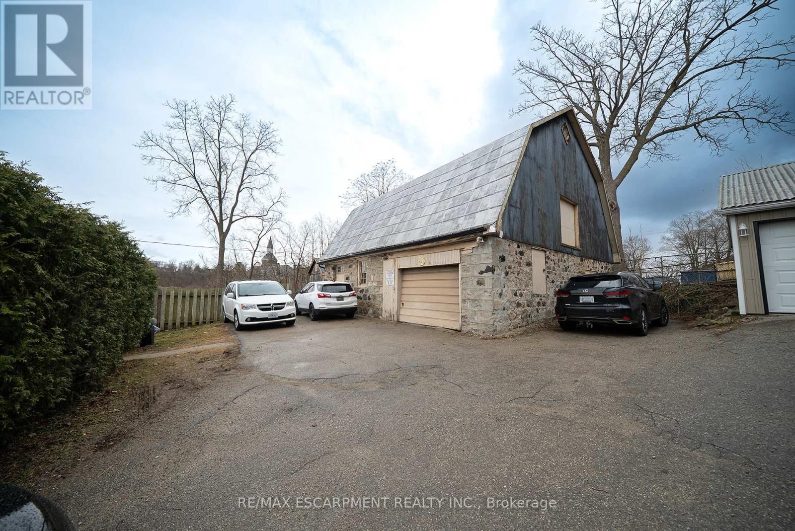 142 GRAND RIVER STREET NORTH Image 31